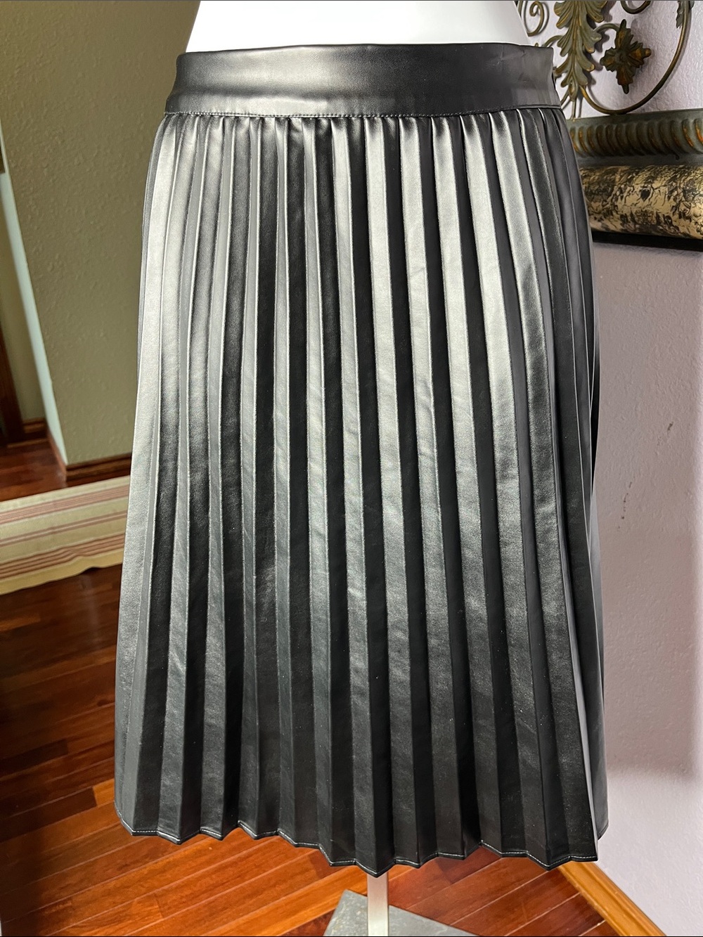 Monteau NWT Black Faux Leather Pleated Midi Skirt -Sz L-
